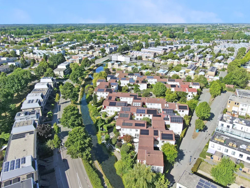 Woonwijk in Amersfoort-Noord met zonnepanelen op de daken