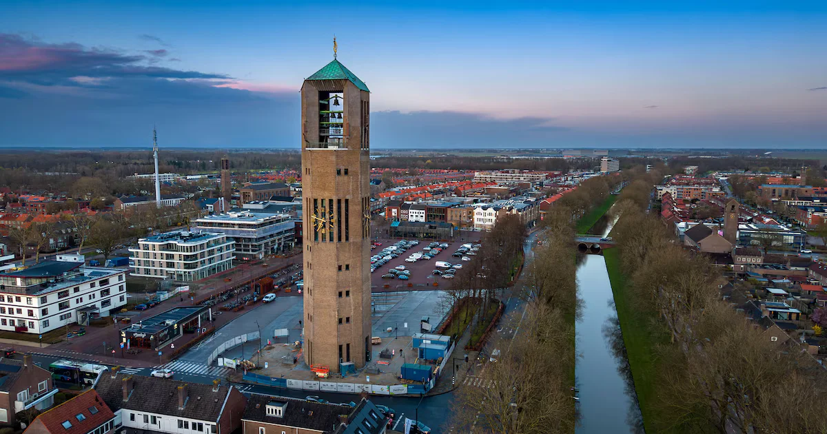 Luchtfoto van het centrum van Emmeloord met de Poldertoren