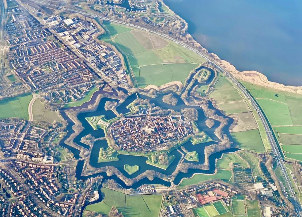Luchtfoto van Naarden-Vesting