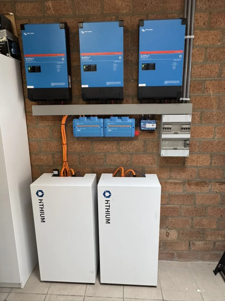 Twee Hithium-thuisbatterijen in een Victron MultiPlus-II-installatie